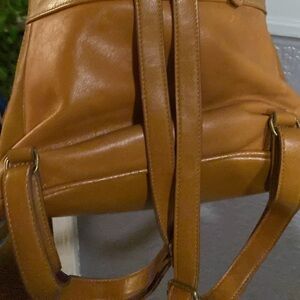 Aurielle camel color 10“ x 10 1/2 tall by 4 inch vintage 90s leather backpack